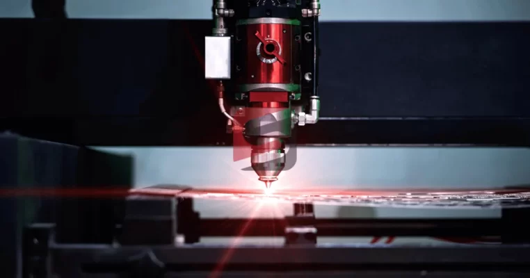 Máy cắt laser CNC thực hiện gia công